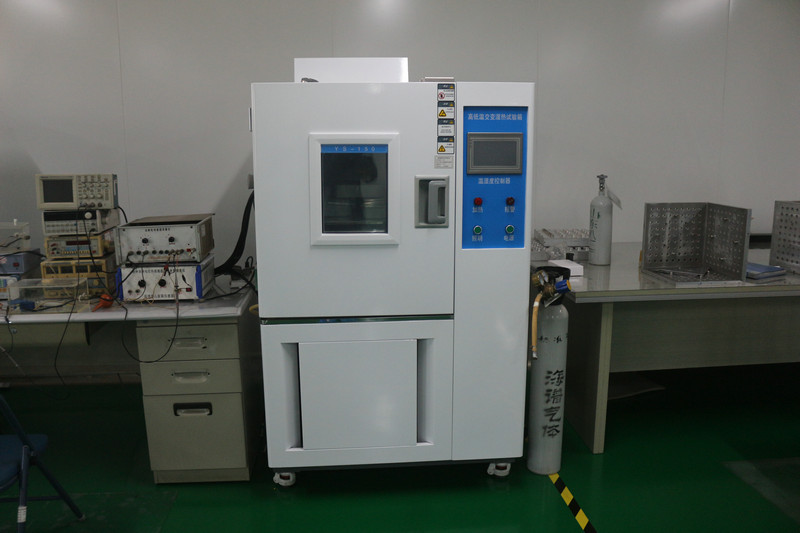 高低溫試驗(yàn)箱